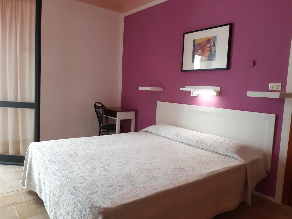 רימיני Hotel Zenith מראה חיצוני תמונה