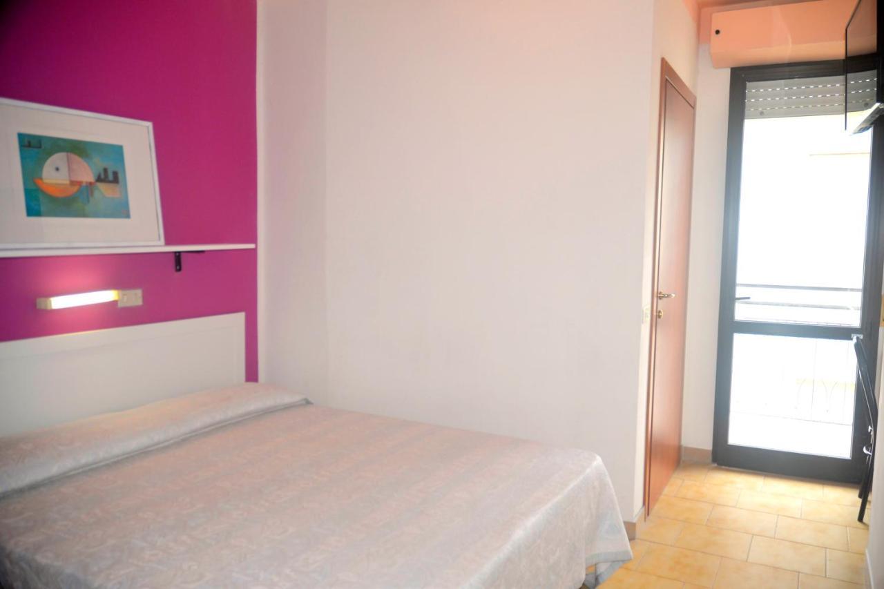 רימיני Hotel Zenith מראה חיצוני תמונה