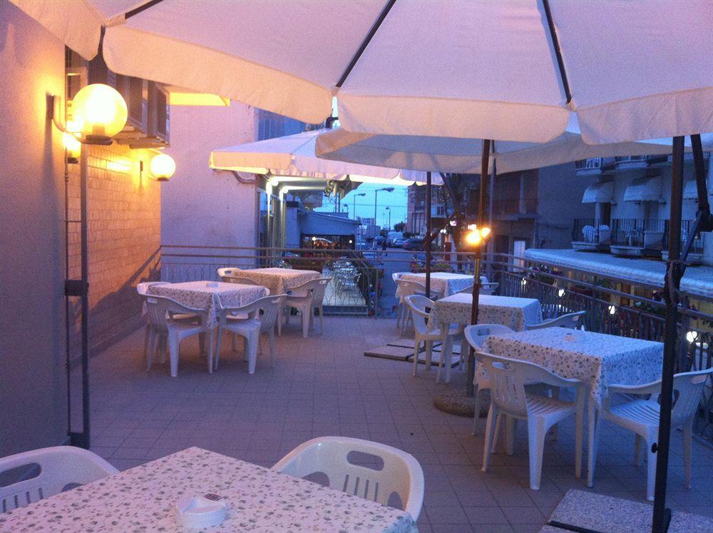 רימיני Hotel Zenith מראה חיצוני תמונה